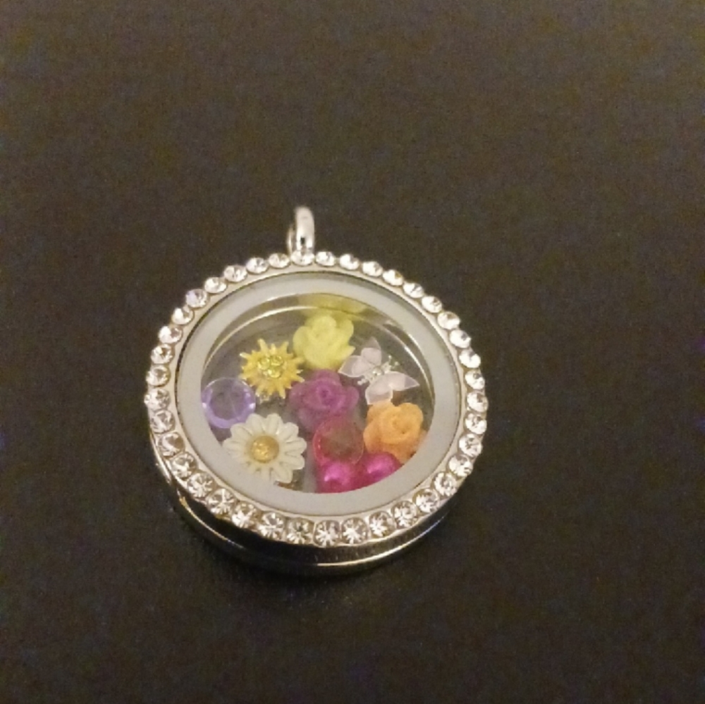 Locket Set w/ Charms - Picture 4 of 8